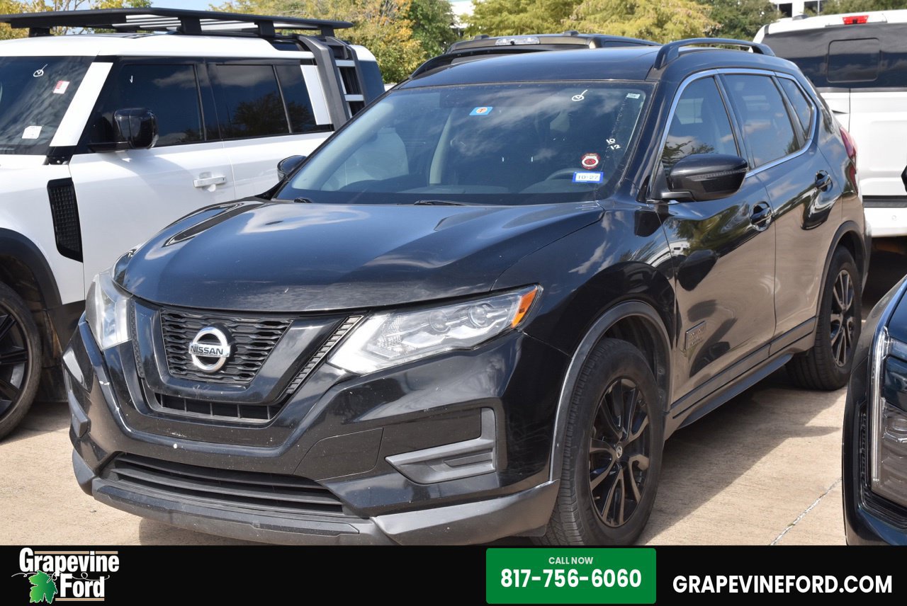 Used 2017 Nissan Rogue SV
