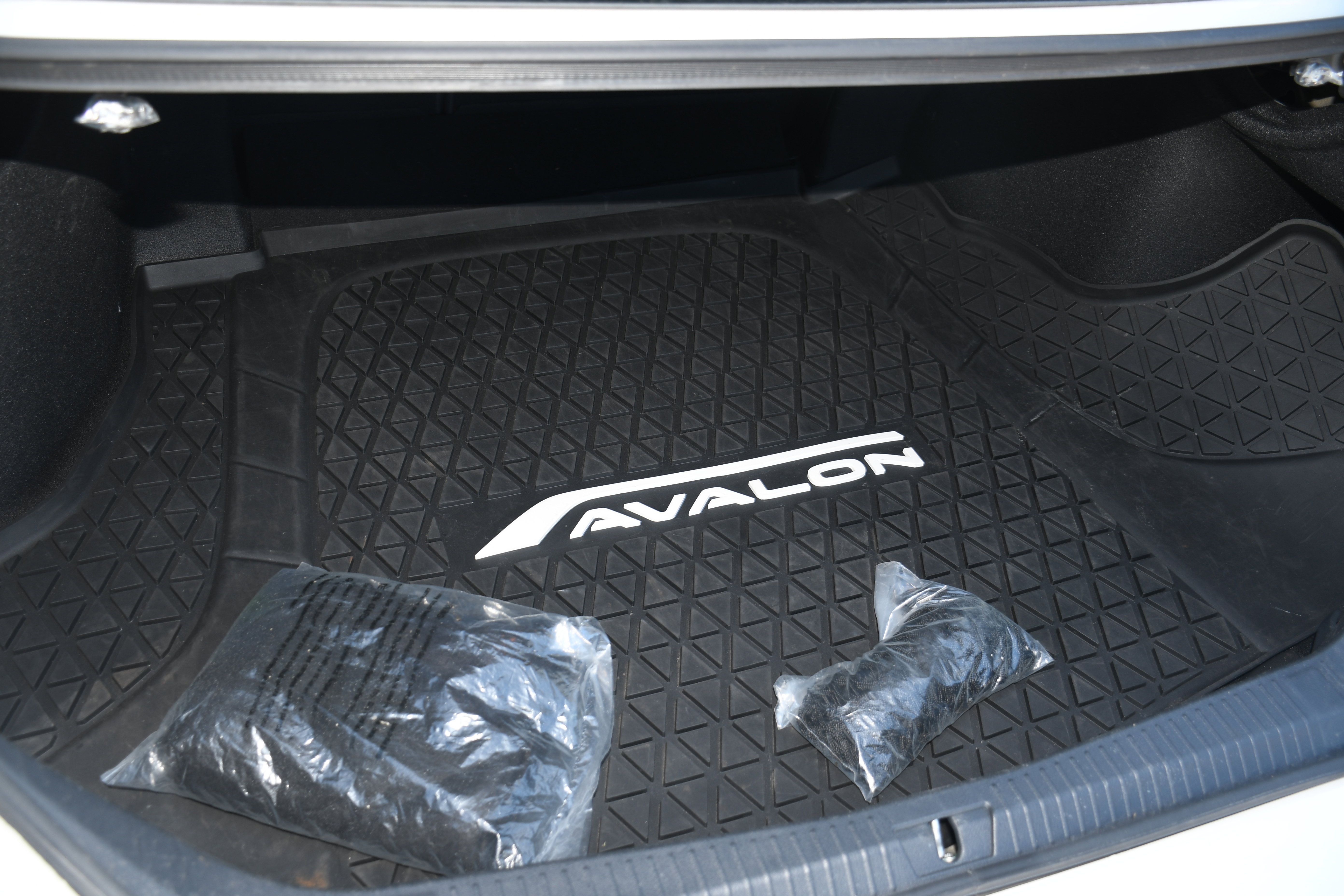 Used 2019 Toyota Avalon XSE image 18