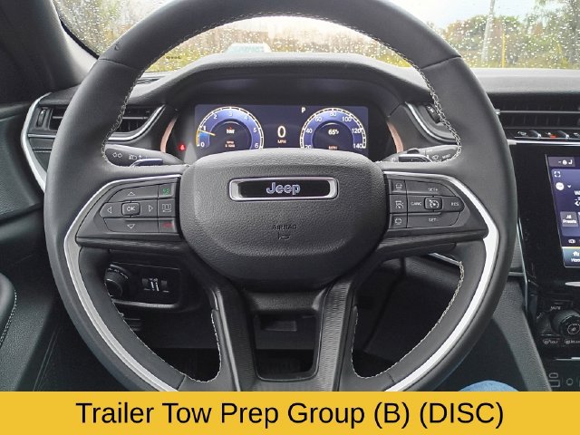 Used 2023 Jeep Grand Cherokee Laredo AWD/4WD image 13