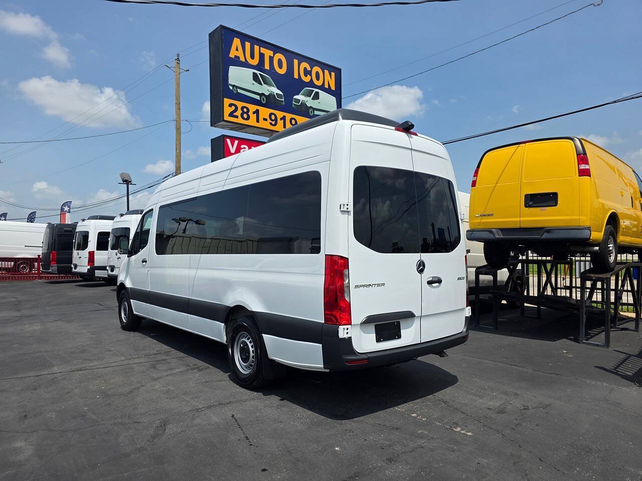Used 2025 Mercedes-Benz Sprinter 2500 image 2