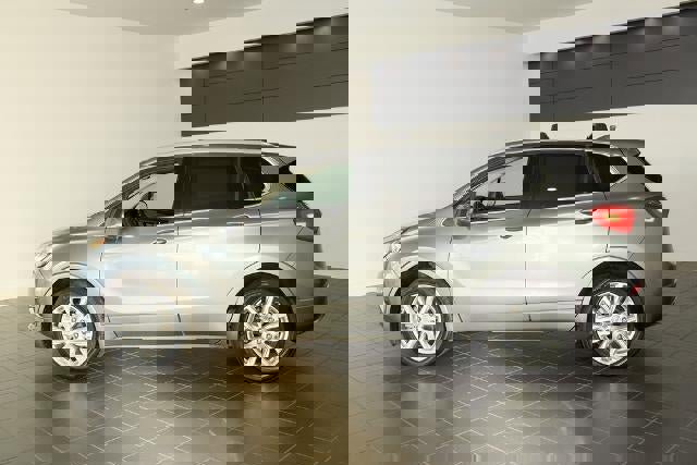 Used 2019 Buick Envision Premium w/ Driver Confidence Package image 2