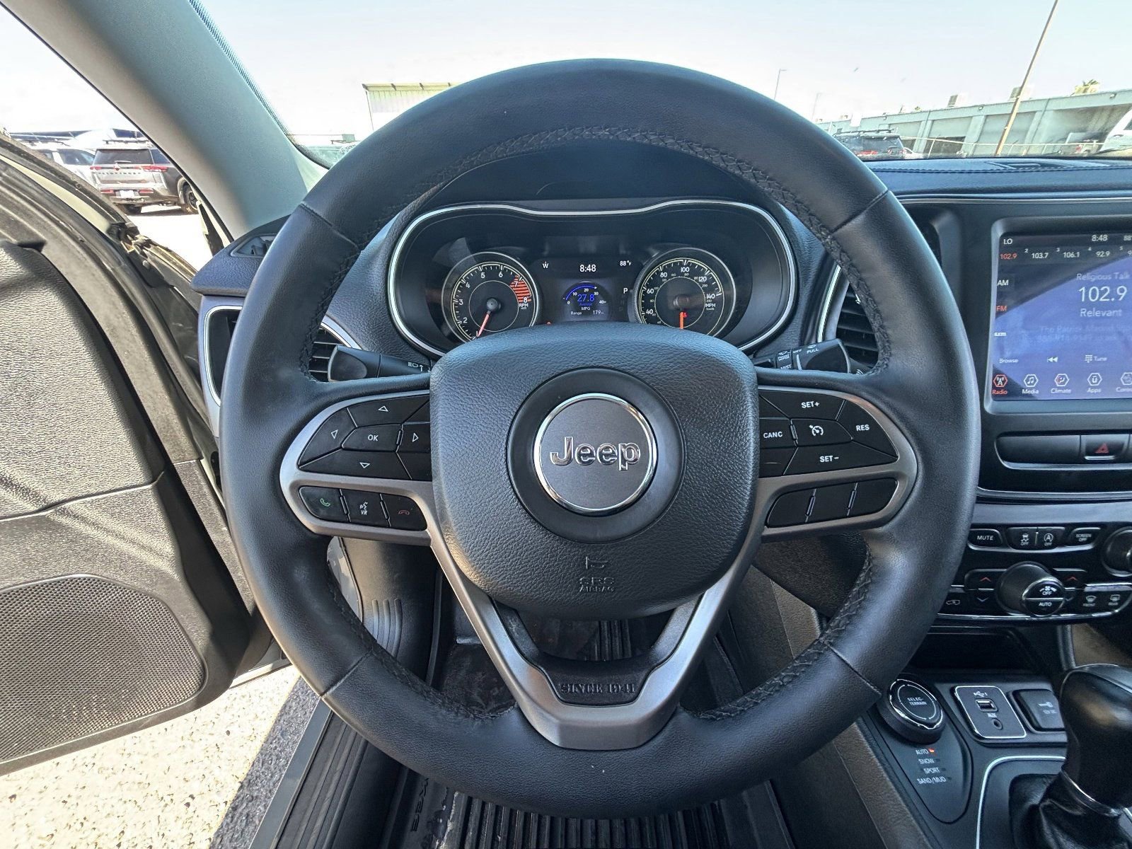 Used 2022 Jeep Cherokee Latitude Lux w/ Sun & Sound Group AWD/4WD image 26