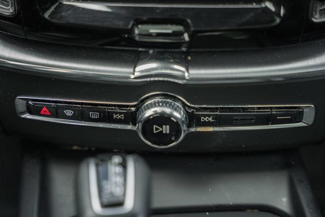 Used 2020 Volvo XC60 T6 Momentum w/ Protection Package Premier AWD/4WD image 26