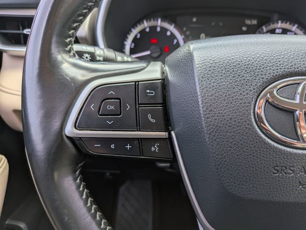 Used 2023 Toyota Highlander XLE image 16