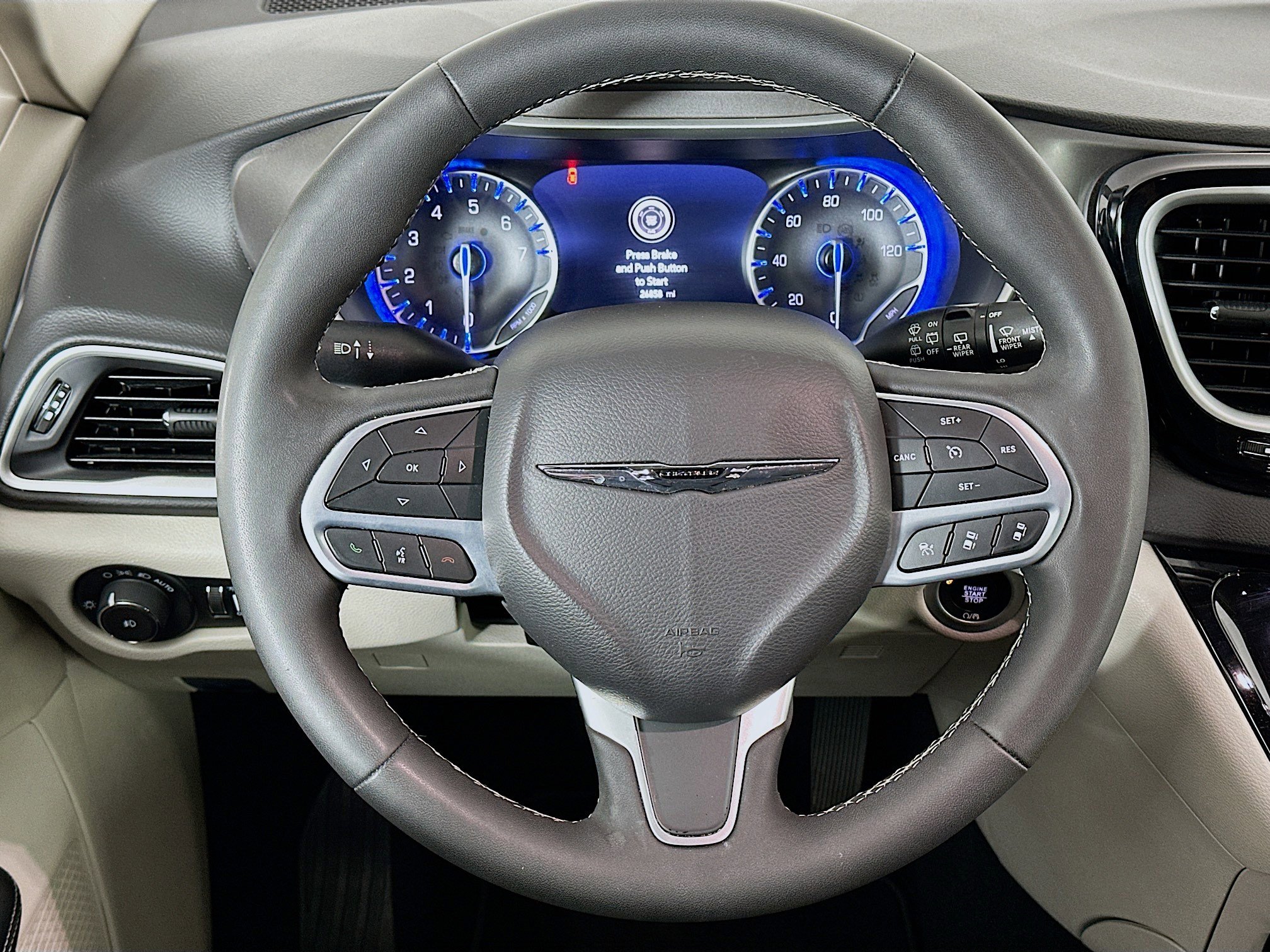 Used 2024 Chrysler Pacifica Touring-L image 18