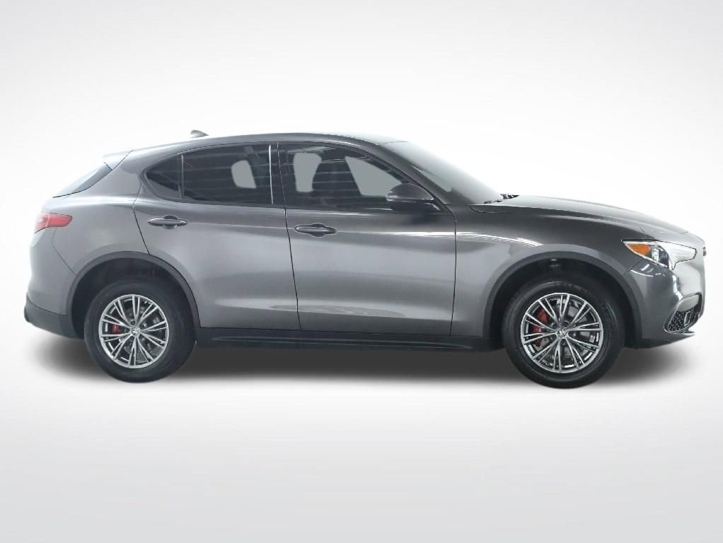 Used 2023 Alfa Romeo Stelvio Sprint AWD/4WD image 12