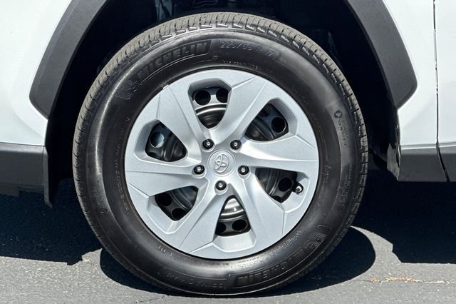 Certified 2025 Toyota RAV4 LE FWD image 28