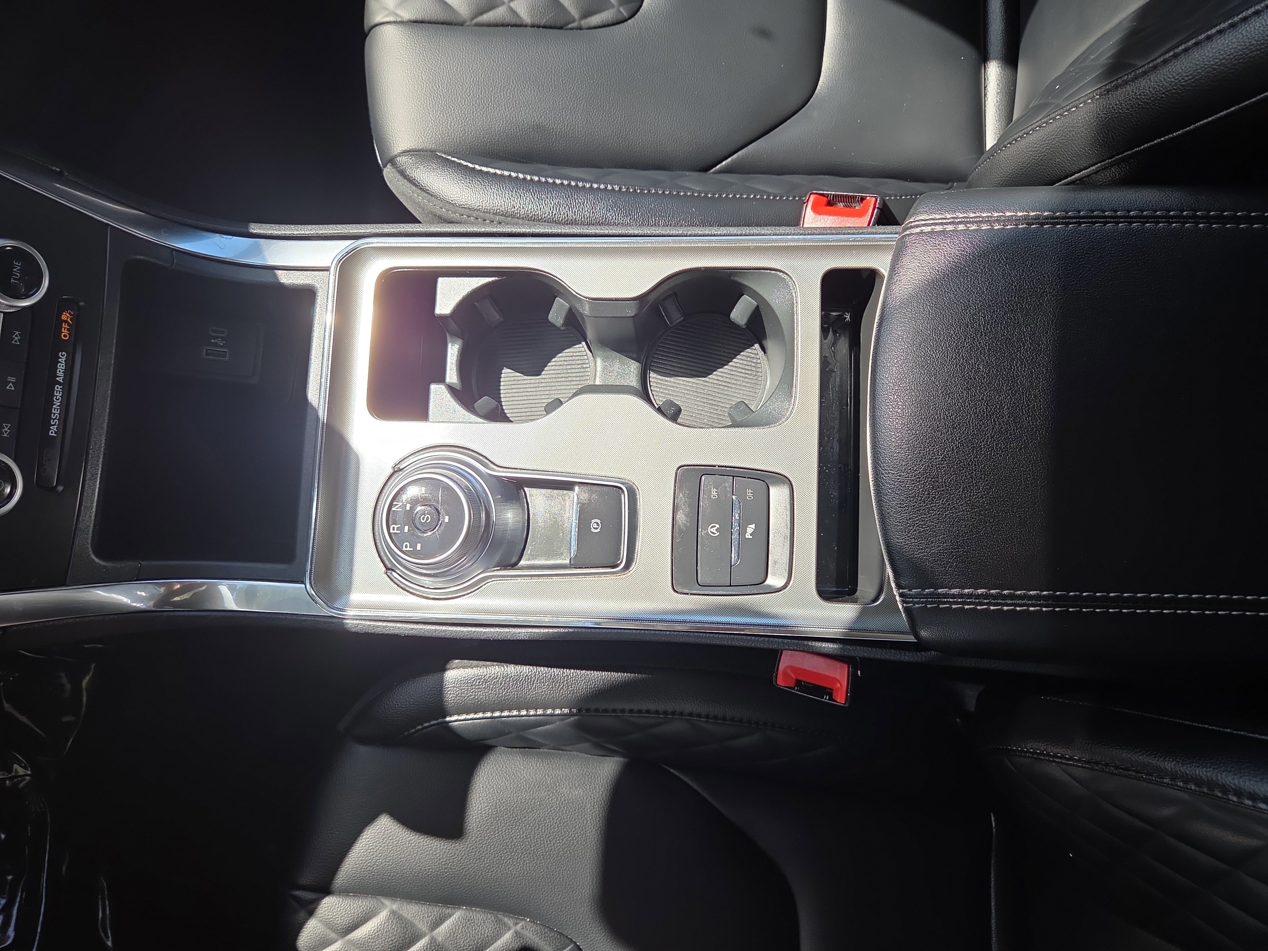 Used 2024 Ford Edge Titanium image 19