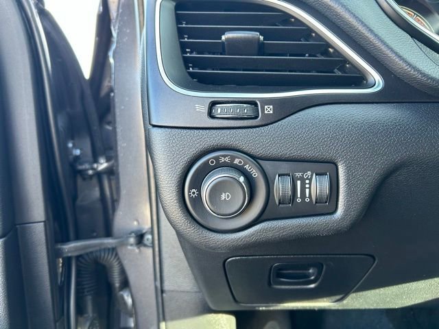 Used 2020 Jeep Cherokee Trailhawk w/ Cold Weather Group image 17