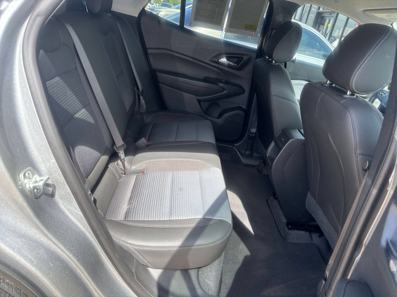 Used 2025 Chevrolet Trax LT FWD image 24