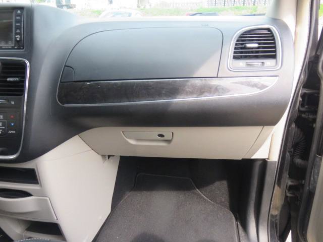 Used 2015 Chrysler Town & Country Touring w/ Driver Convenience Group FWD image 20