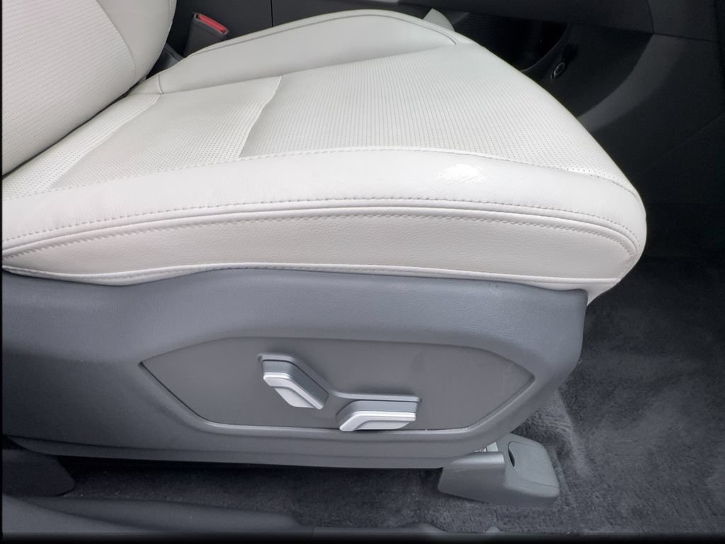 Used 2025 Hyundai Santa Fe Limited FWD image 34