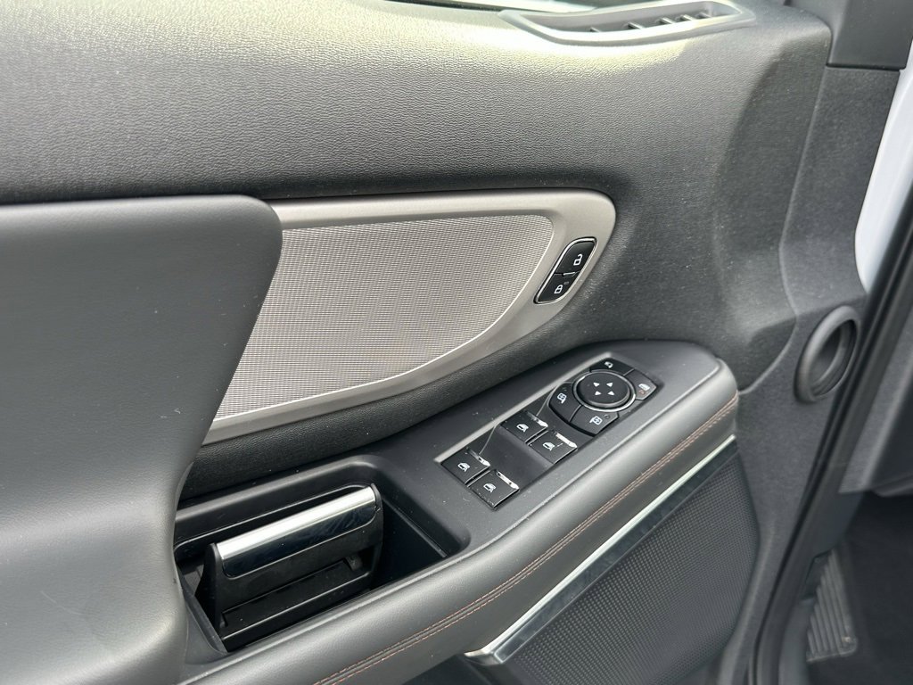 Used 2025 Ford Expedition Active image 19