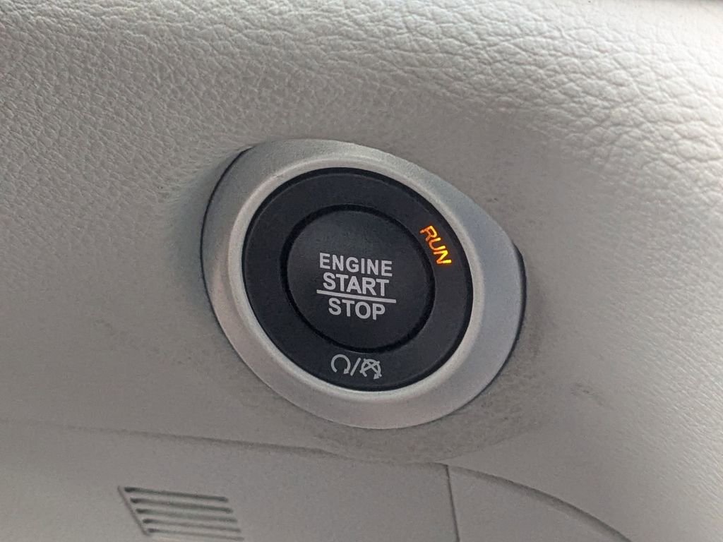 Used 2023 Chrysler Pacifica Limited image 21