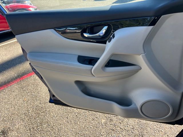 Used 2018 Nissan Rogue Sport SV image 18