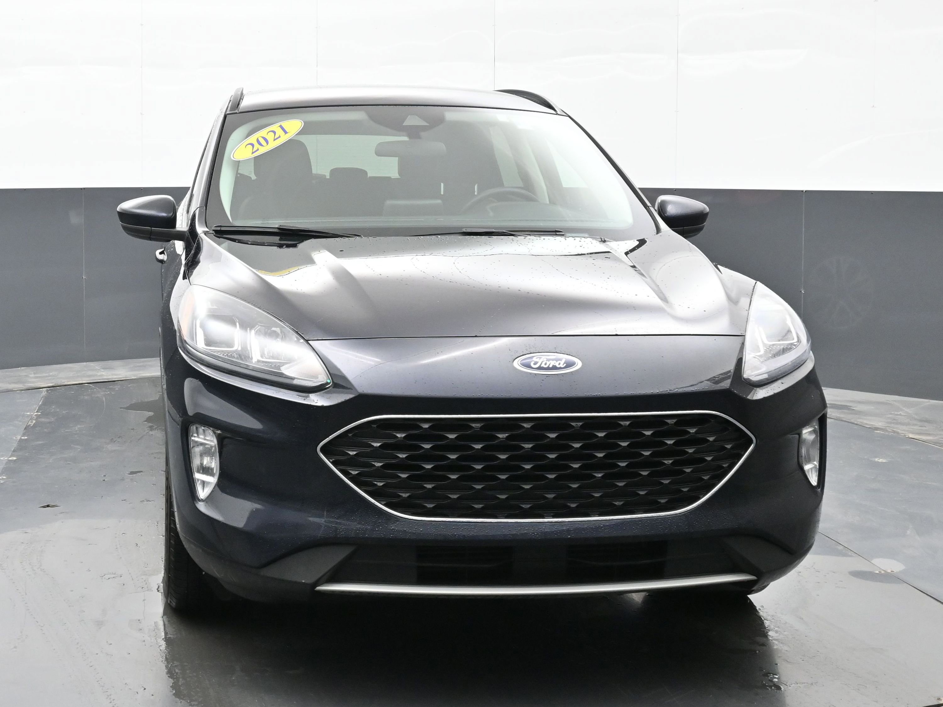 Used 2021 Ford Escape SEL image 2