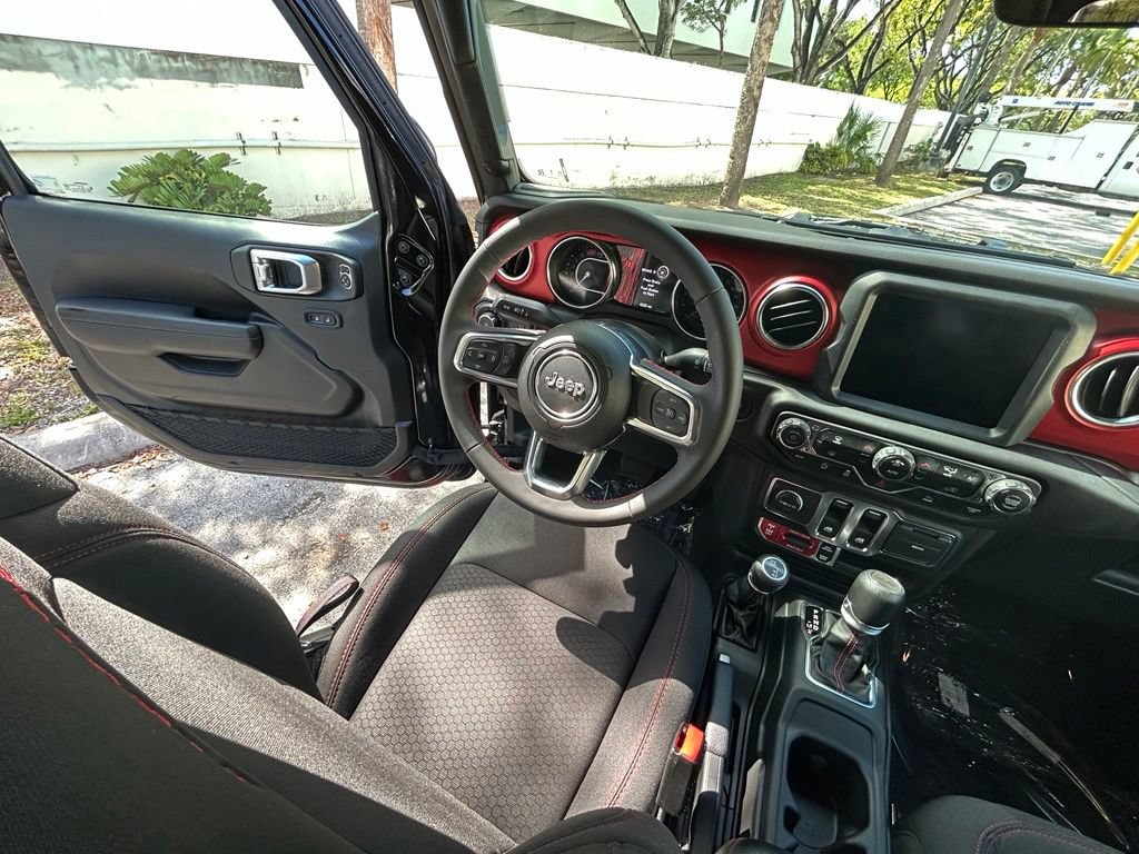 Used 2023 Jeep Wrangler Rubicon AWD/4WD image 9