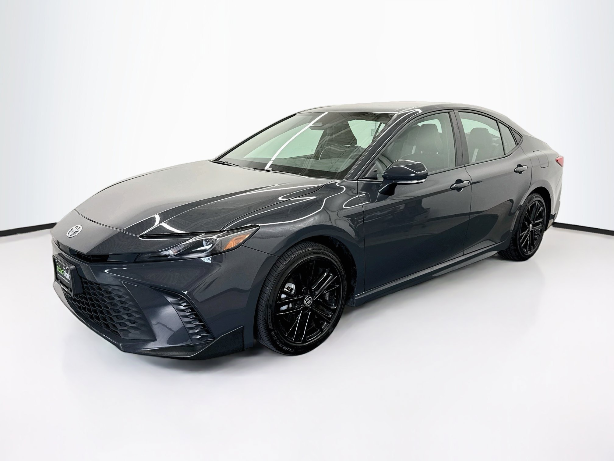 Used 2026 Toyota Camry SE FWD image 3