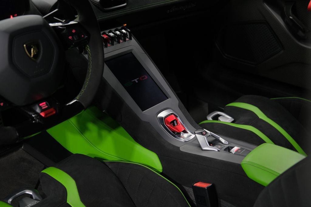 Used 2023 Lamborghini Huracan STO RWD image 18