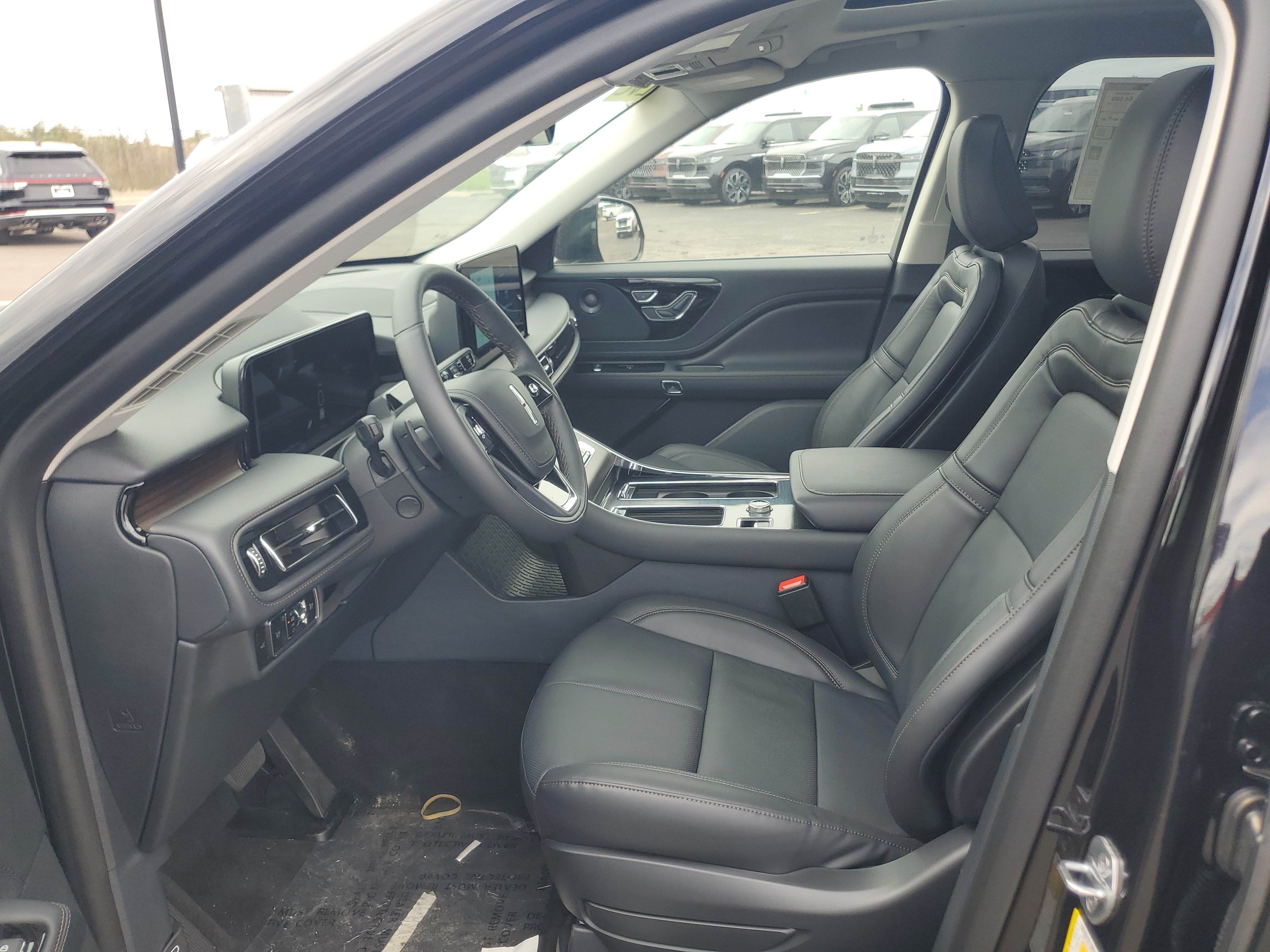 New 2026 Lincoln Aviator Reserve w/ Jet Appearance Package AWD/4WD image 11