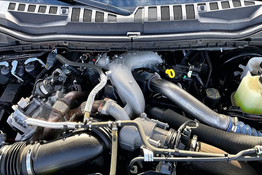 Certified 2022 Ford F350 Lariat w/ Black Appearance Package image 27