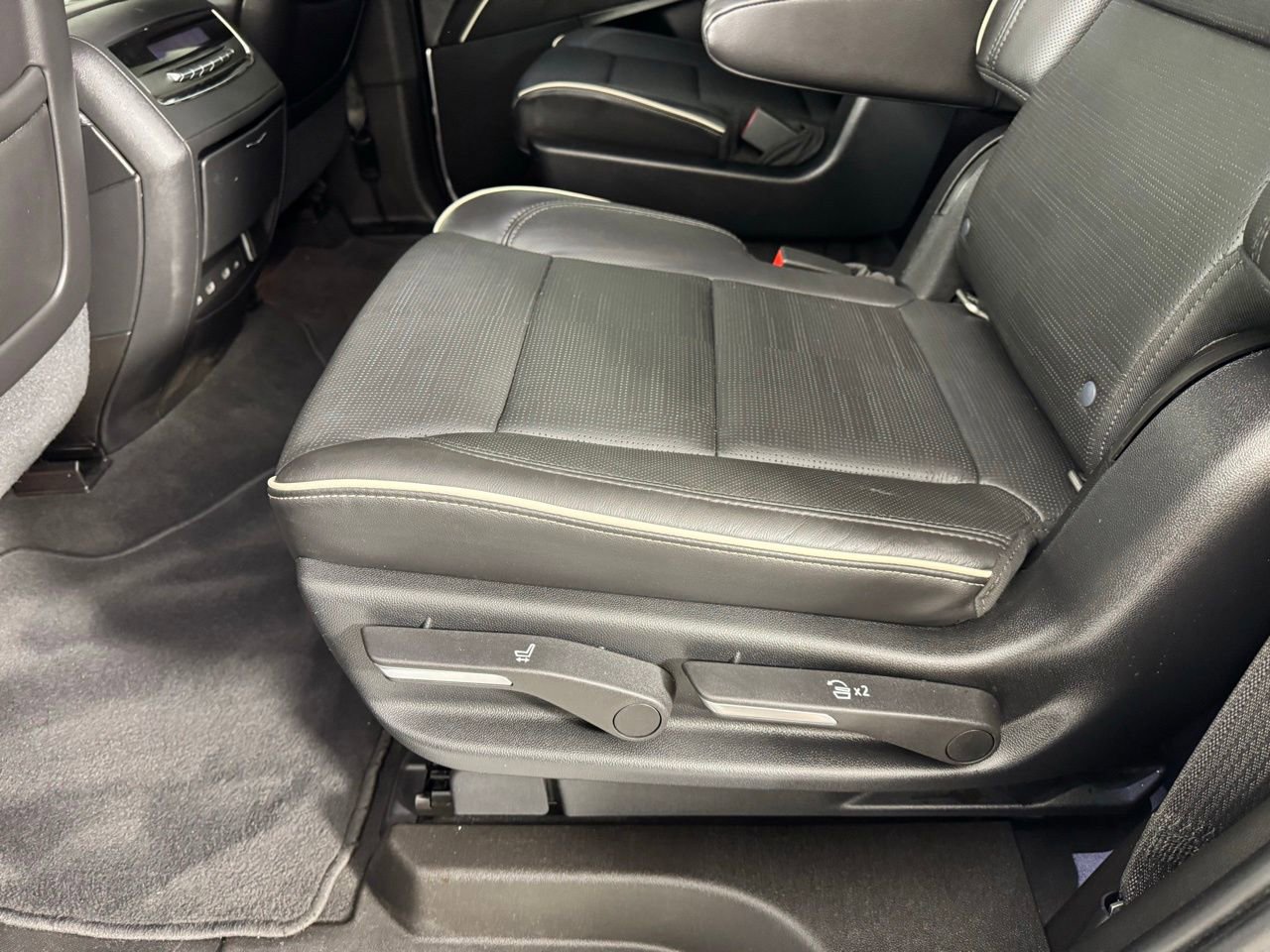 Used 2021 Cadillac Escalade Sport w/ LPO, ONYX Package RWD image 29