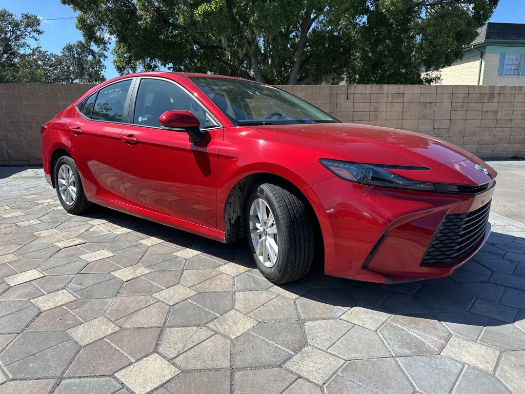 Used 2025 Toyota Camry LE image 3