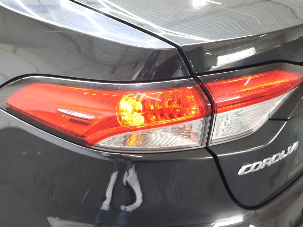 Used 2022 Toyota Corolla LE image 27