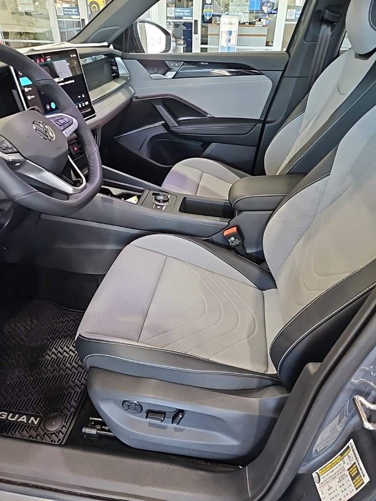 New 2026 Volkswagen Tiguan SE R-Line image 28