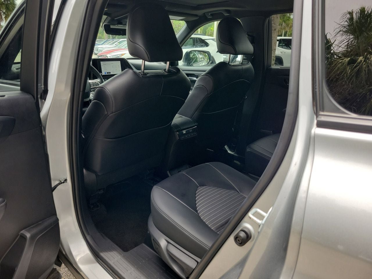 Used 2025 Toyota Highlander XSE AWD/4WD image 10