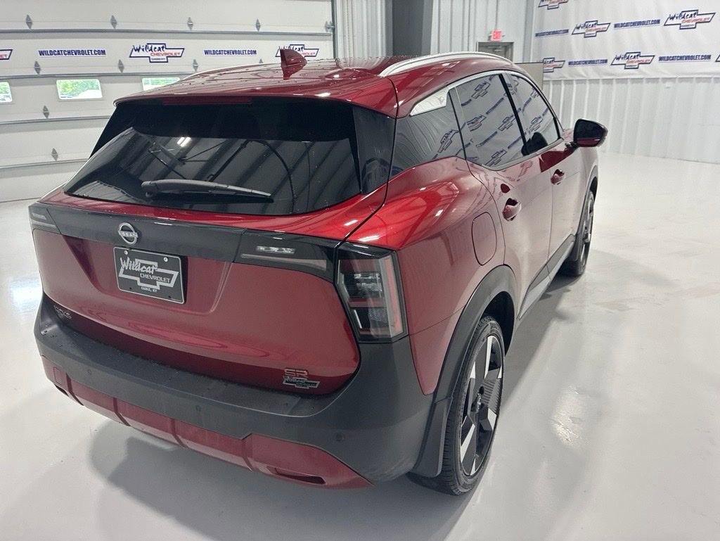 Used 2025 Nissan Kicks SR w/ SR Premium Package FWD image 7