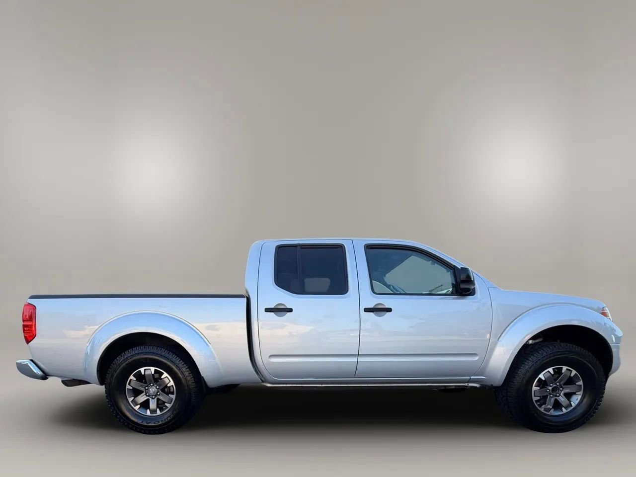 Used 2016 Nissan Frontier SV RWD image 17