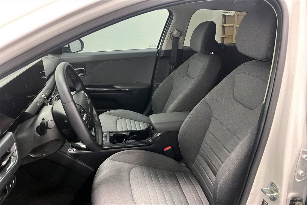 Used 2025 Kia K4 EX image 24