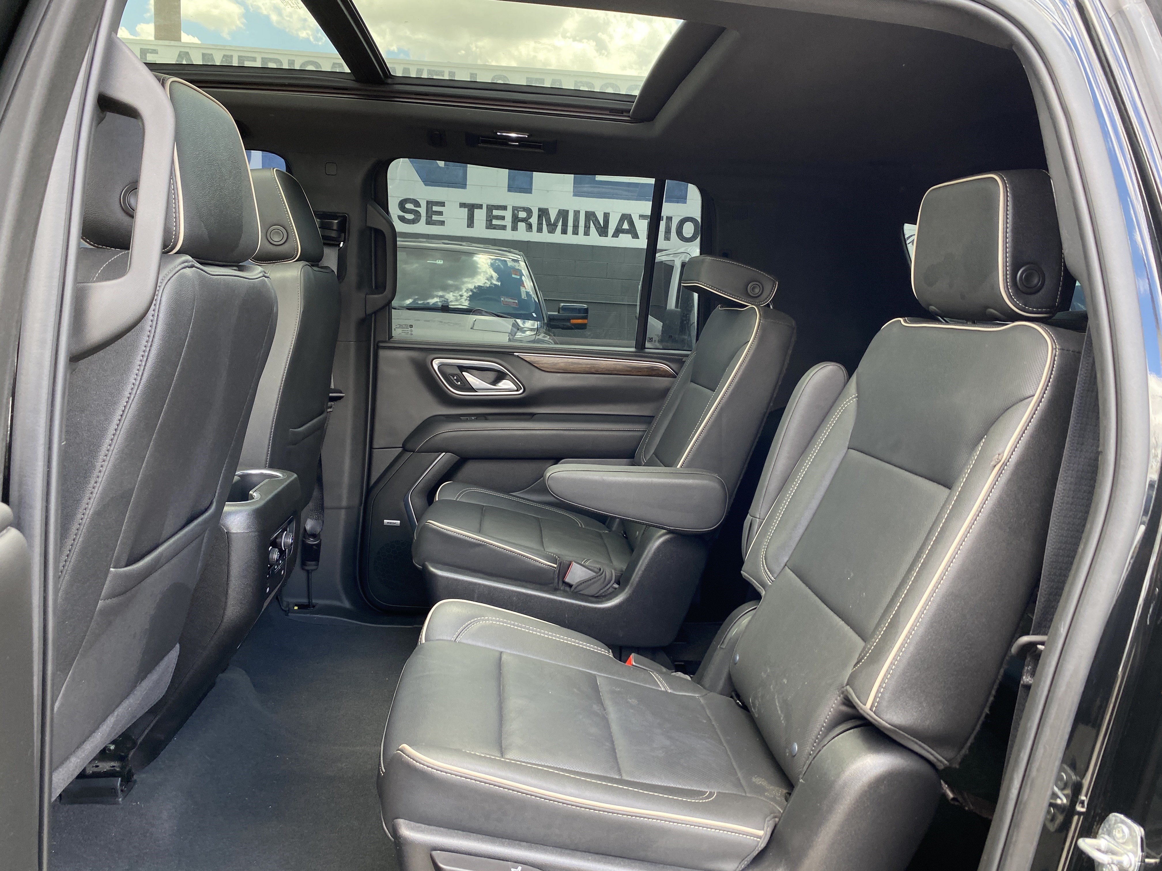 Used 2022 Chevrolet Suburban Premier w/ Max Trailering Package RWD image 15