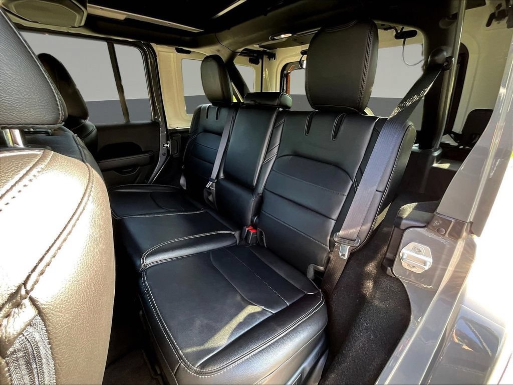 Used 2023 Jeep Wrangler Unlimited Sahara w/ Cold Weather Group AWD/4WD image 26