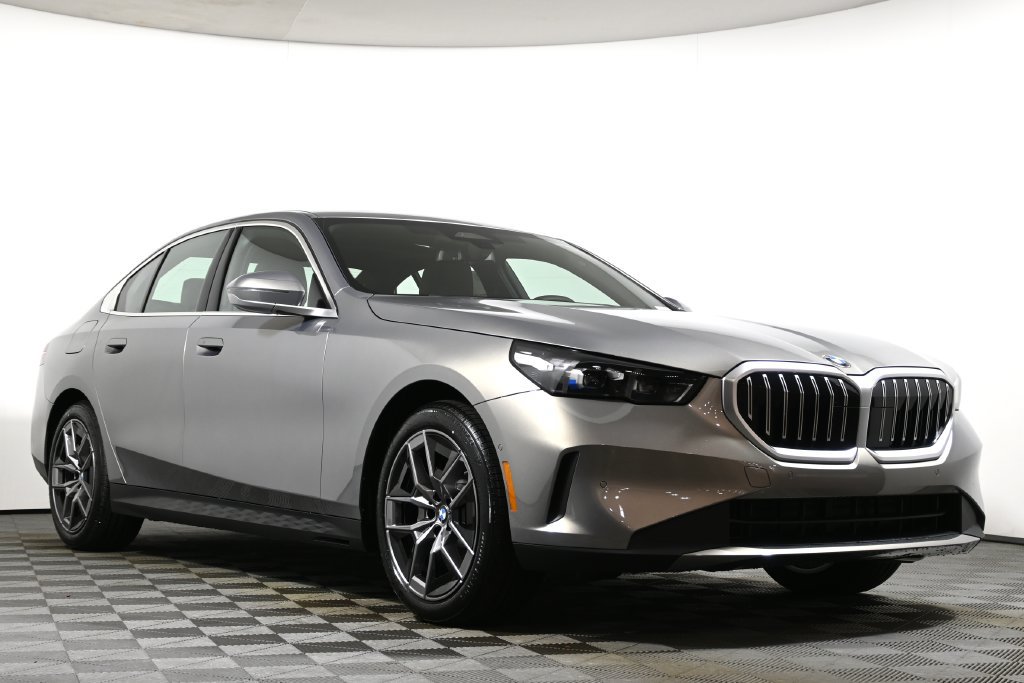 Used 2026 BMW 530i xDrive AWD/4WD image 9