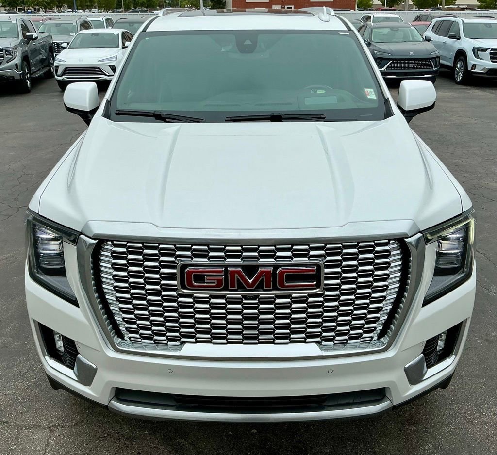 Used 2022 GMC Yukon XL Denali AWD/4WD image 11