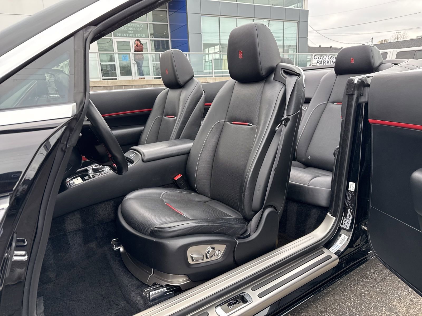 Used 2018 Rolls-Royce Dawn image 3