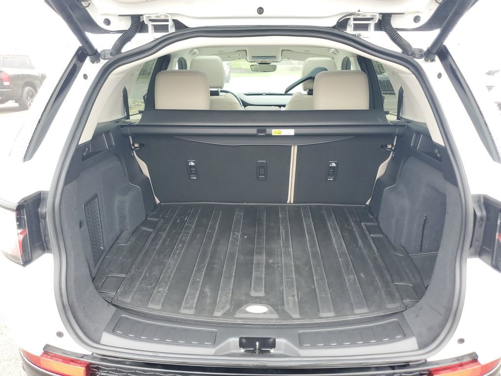 Used 2025 Land Rover Discovery Sport S image 32