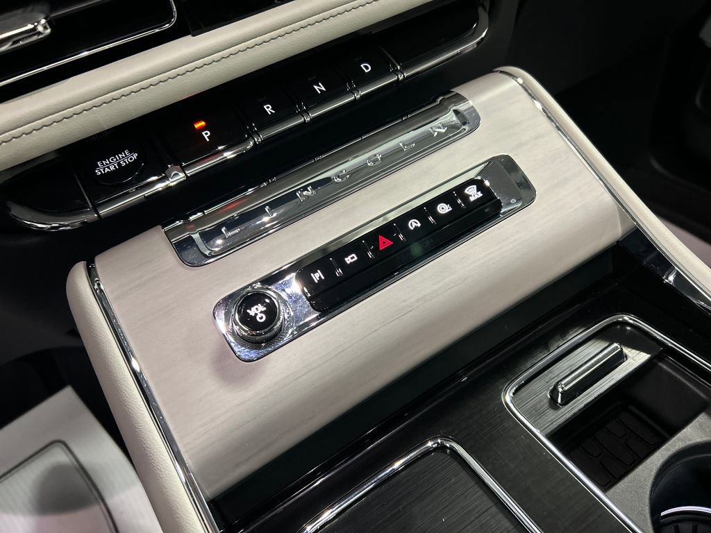 Used 2025 Lincoln Aviator Reserve w/ Equipment Group 201A image 18