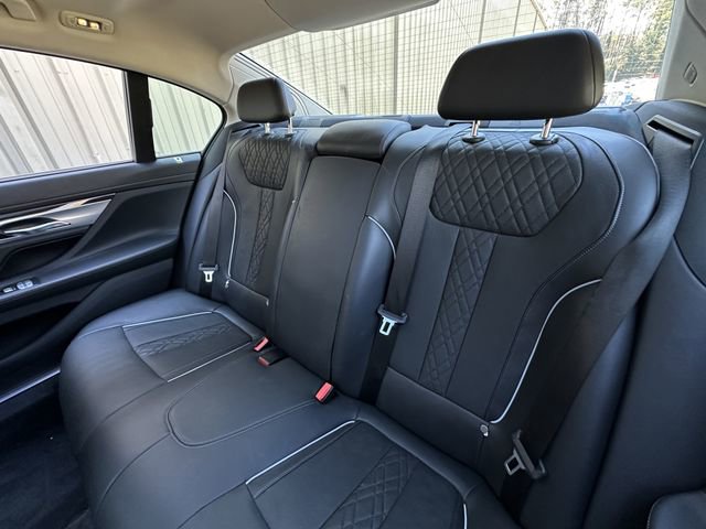 Used 2018 BMW 740e xDrive image 35