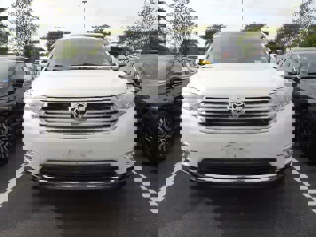 Used 2012 Toyota Highlander Limited w/ Tow Pkg image 2