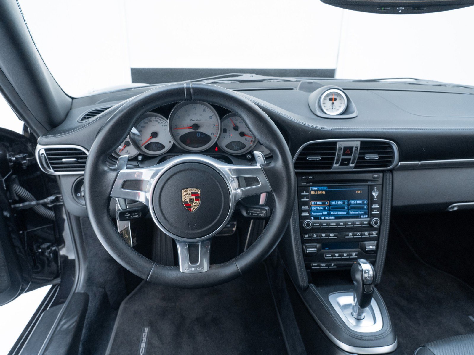 Used 2011 Porsche 911 Turbo AWD/4WD image 18