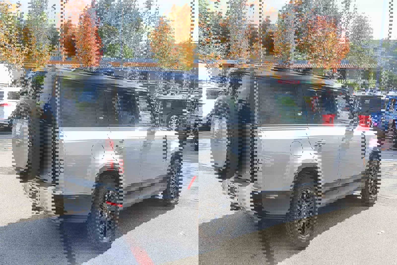 Used 2023 Land Rover Defender 130 SE image 6