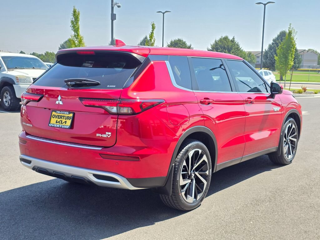 Used 2023 Mitsubishi Outlander 4WD Plug-In Hybrid image 6