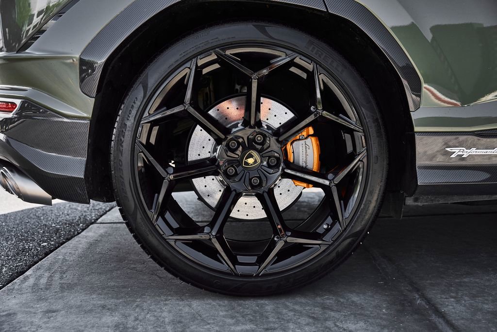 Used 2023 Lamborghini Urus Performante AWD/4WD image 28