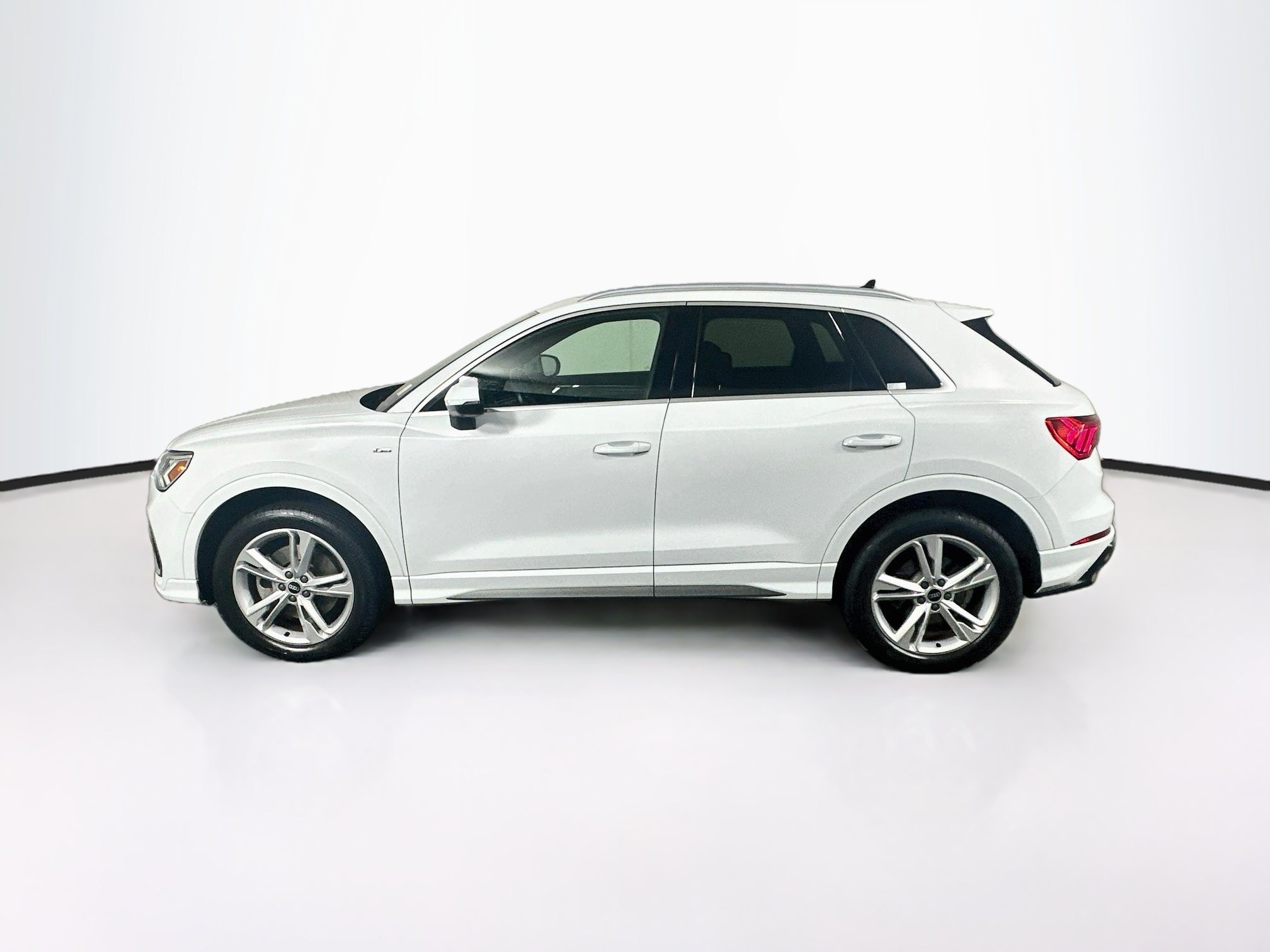 Used 2022 Audi Q3 2.0T Premium Plus w/ Premium Plus Package AWD/4WD image 4