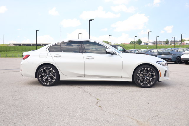 Used 2025 BMW 330i xDrive Sedan w/ Premium Package AWD/4WD image 4