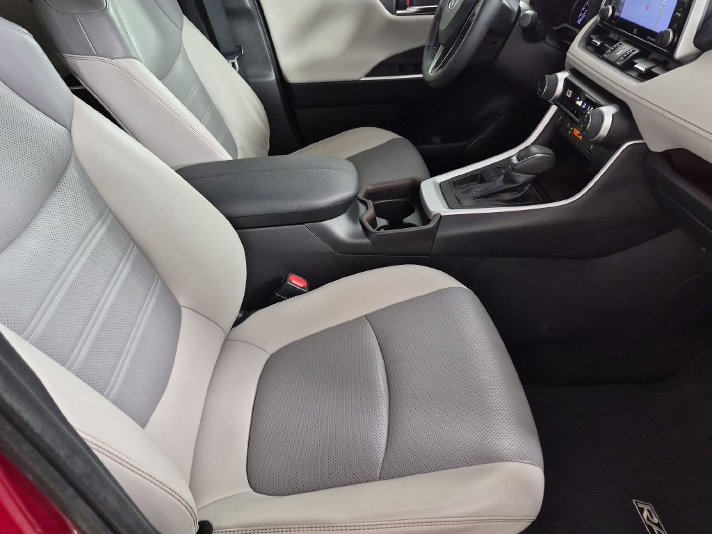 Used 2021 Toyota RAV4 Limited w/ Limited Grade Weather Package FWD image 29