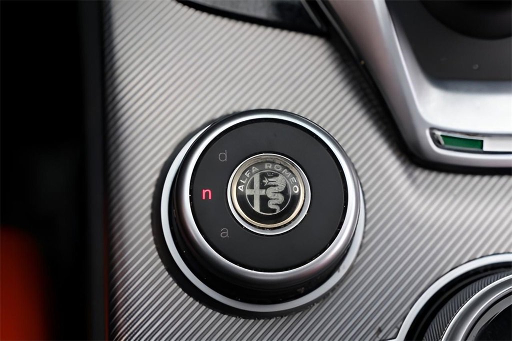 Used 2023 Alfa Romeo Stelvio Veloce image 47